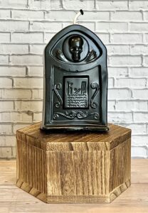 skull gravestone