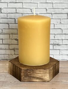 round beeswax pillar (2.5" x 3.2")