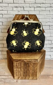 bee coin purse (black)